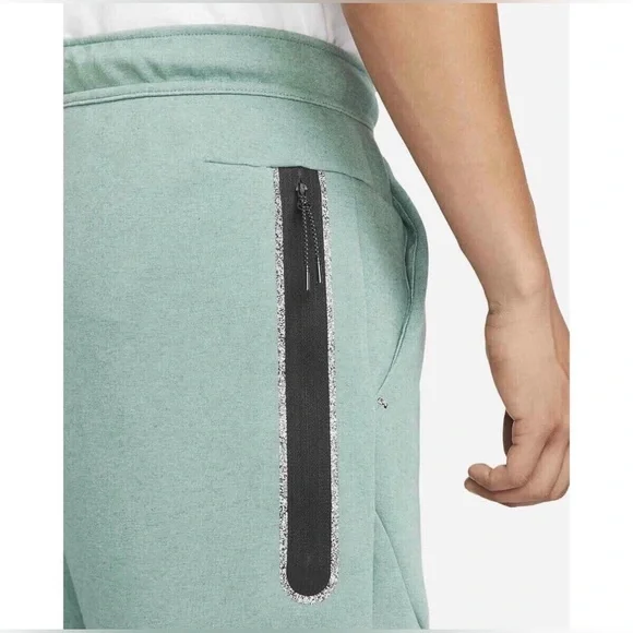 Nike Men’s Tech Fleece Taper Jogger Sweatpants Mica Green Size Medium - Picture 12 of 14